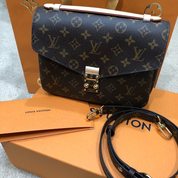 monogram pochette metis